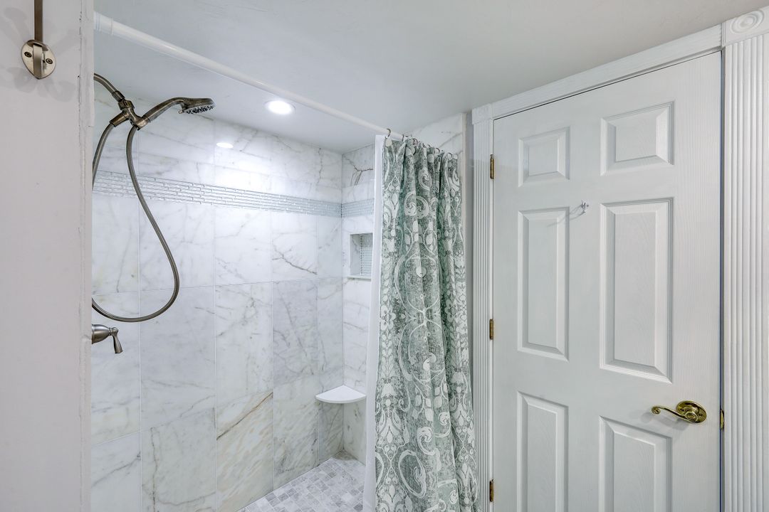 195 Cypress Way E #9, Naples, FL 34110