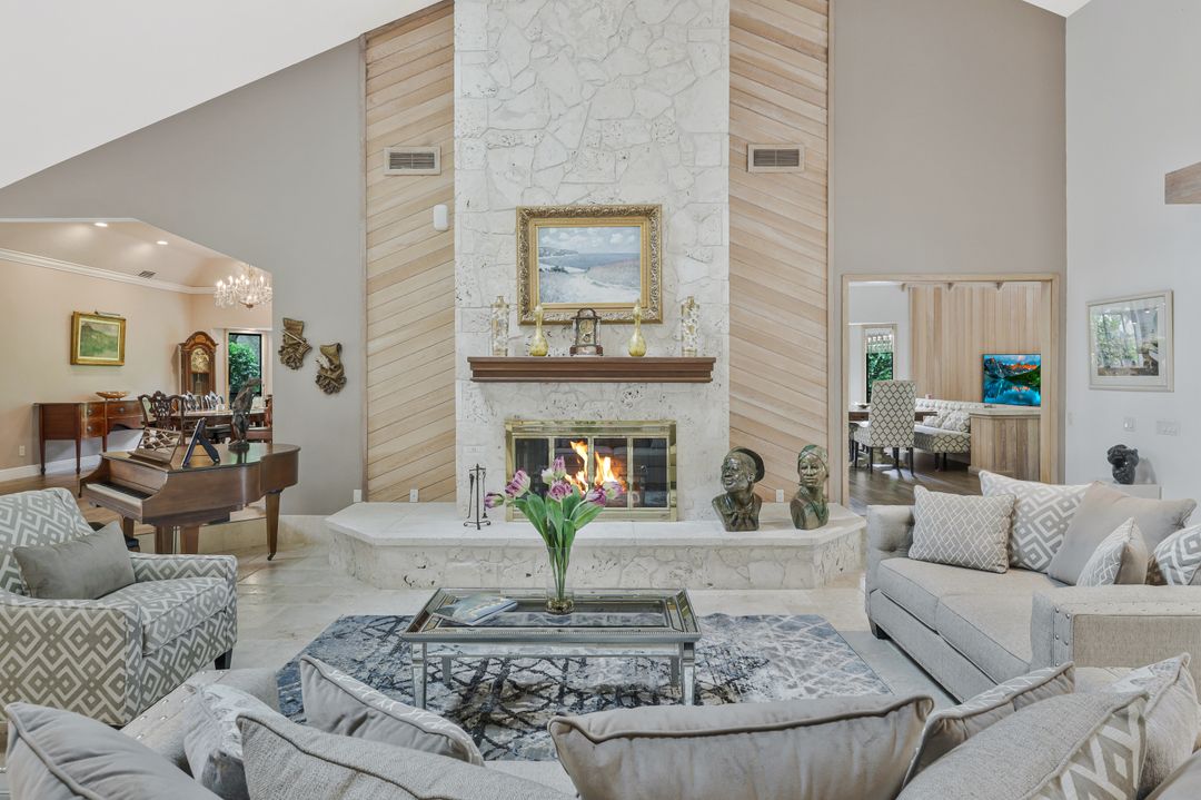 730 Bay Tree Ct, Naples, FL 34108