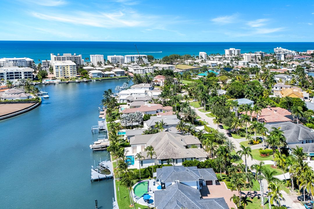 400 Springline Dr, Naples, FL 34102