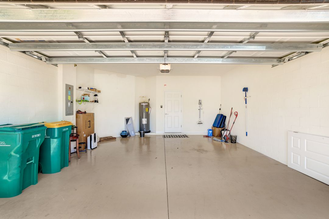 2072 Wellington St, Naples, FL 34120