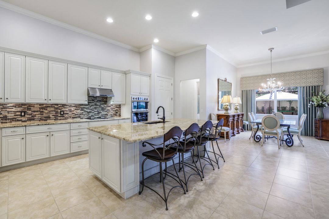 9266 Quarry Dr, Naples, FL 34120