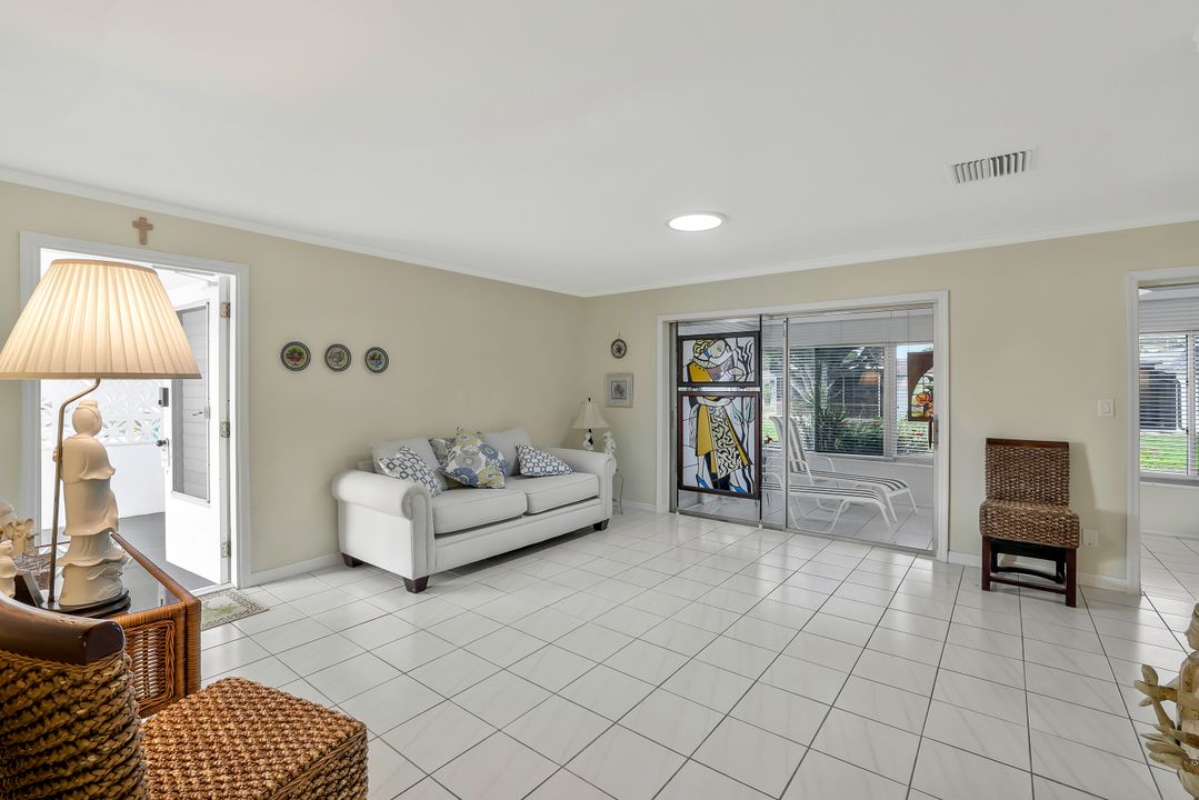 9 Hackney Ln, Naples, FL 34112