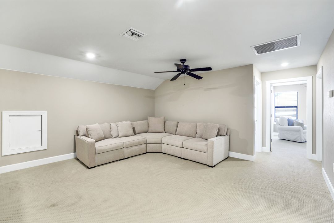 9373 Surfbird Ct, Naples, FL 34120