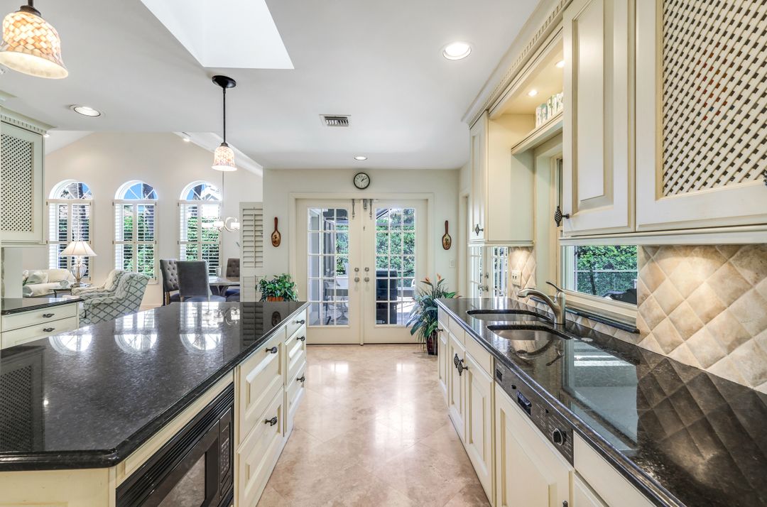 717 Pine Creek Ln, Naples, FL 34108