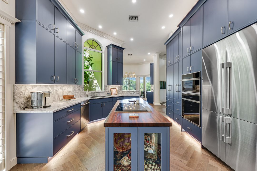 7913 Via Vecchia, Naples, FL 34108
