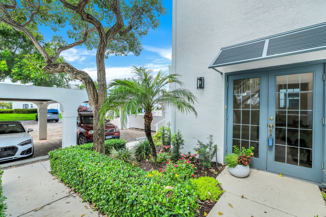 859 Tanbark Dr #101, Naples, FL 34108