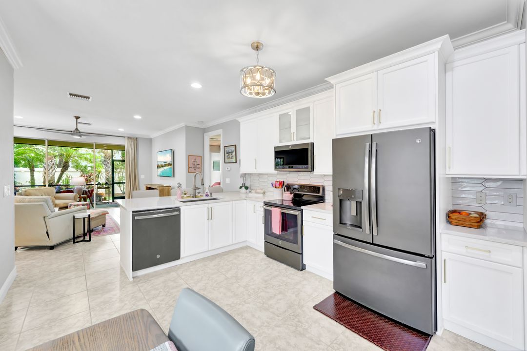 13466 Kent St, Naples, FL 34109