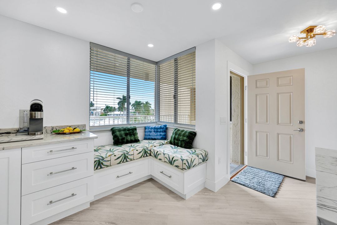 11118 Gulf Shore Dr #302, Naples, FL 34108