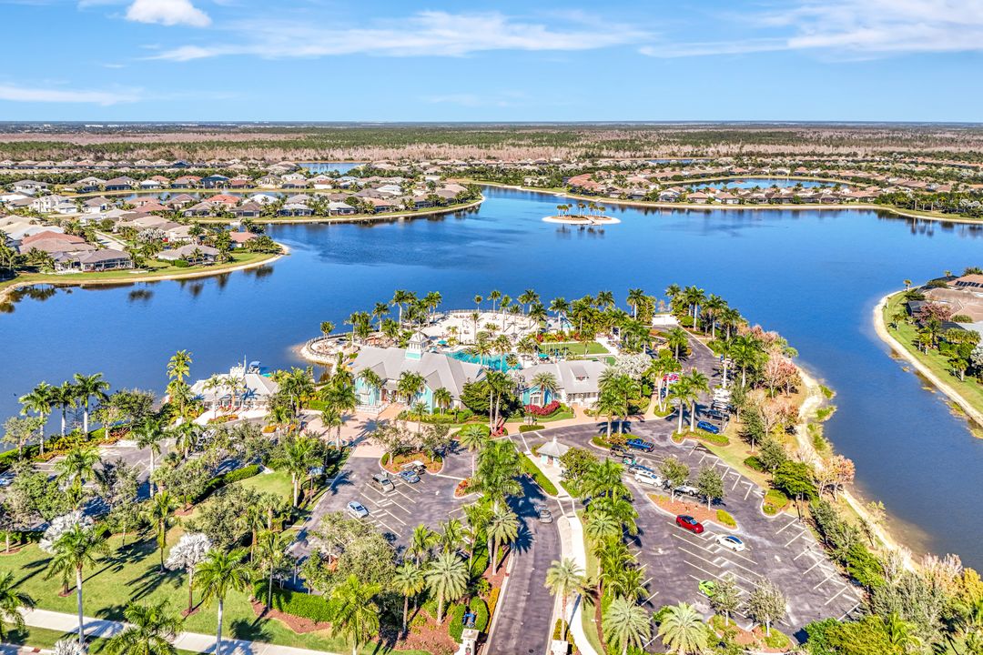 14863 Edgewater Cir, Naples, FL 34114