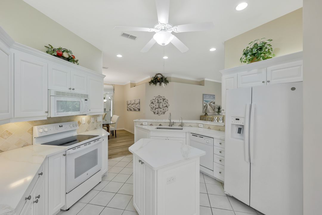 12695 Fox Ridge Dr, Bonita Springs, FL 34135