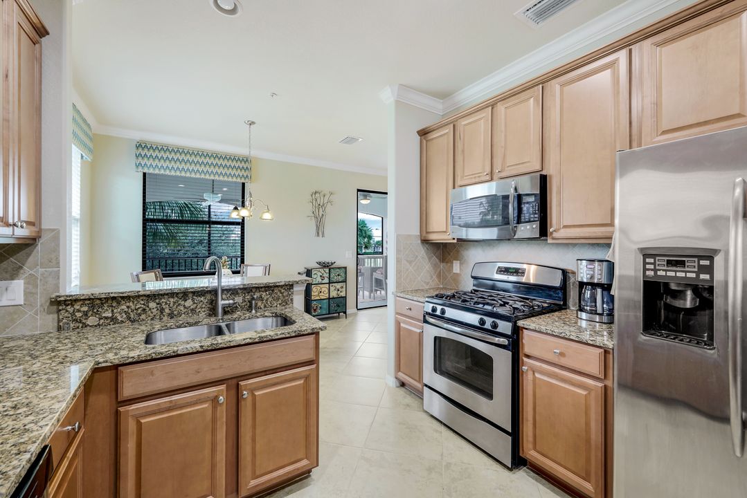 3153 Aviamar Cir #201, Naples, FL 34114