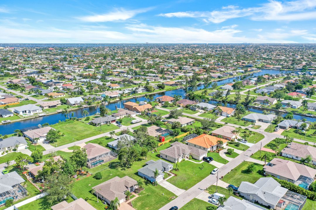 2127 SE 5th Pl, Cape Coral, FL 33990