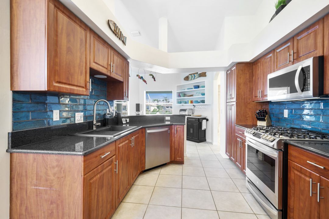 2125 Cape Coral Pkwy W, Cape Coral, FL 33914