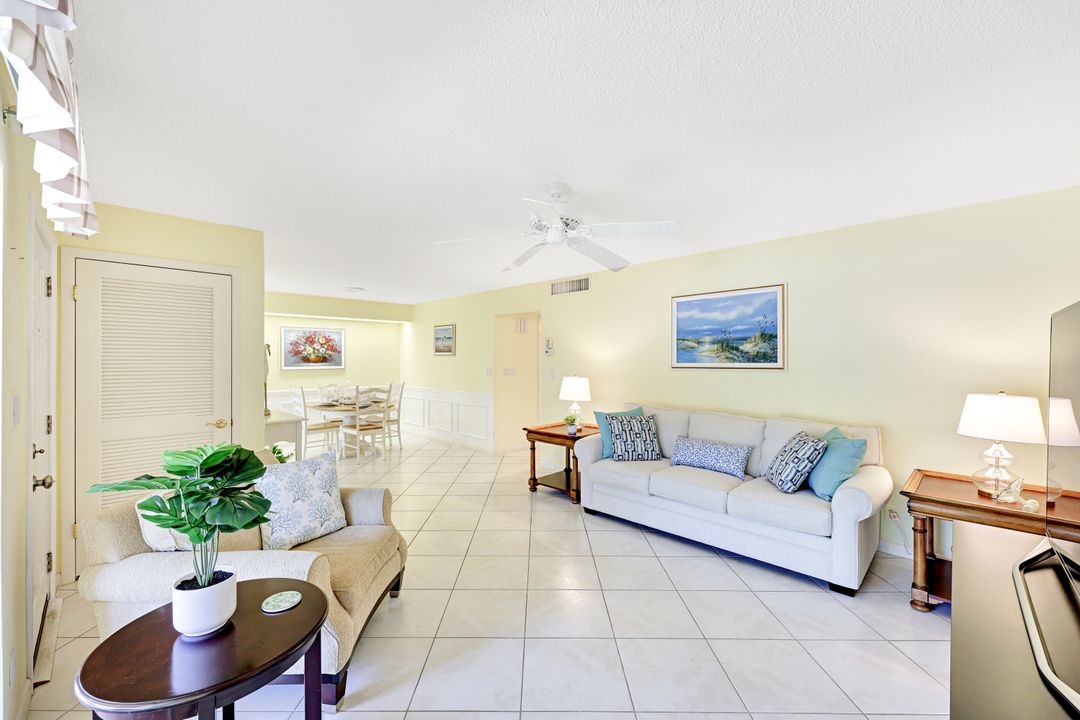 2000 Alamanda Dr #104, Naples, FL 34102