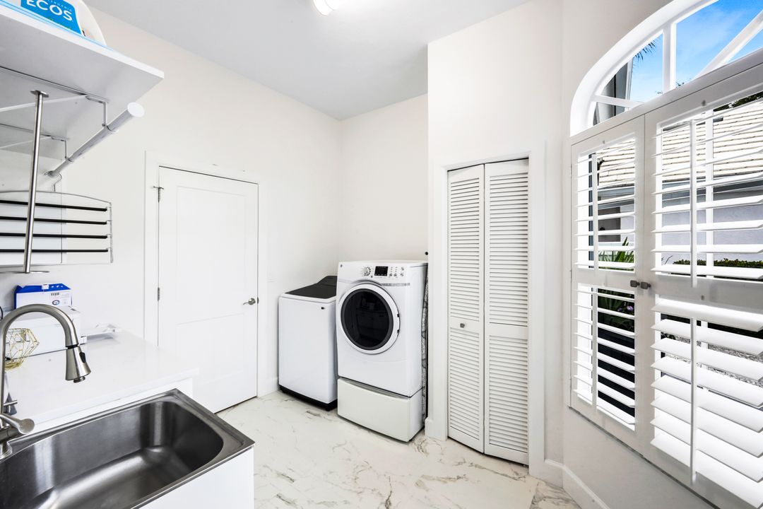 15303 Devon Green Ln, Naples, FL 34110