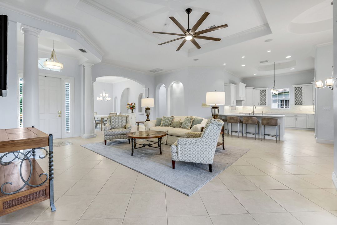 5799 Hammock Isles Dr, Naples, FL 34119