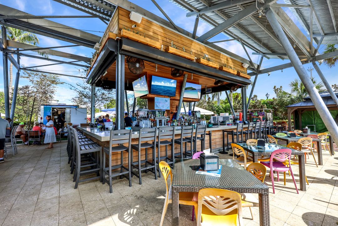 3040 Thomasson Dr, Naples, FL 34112