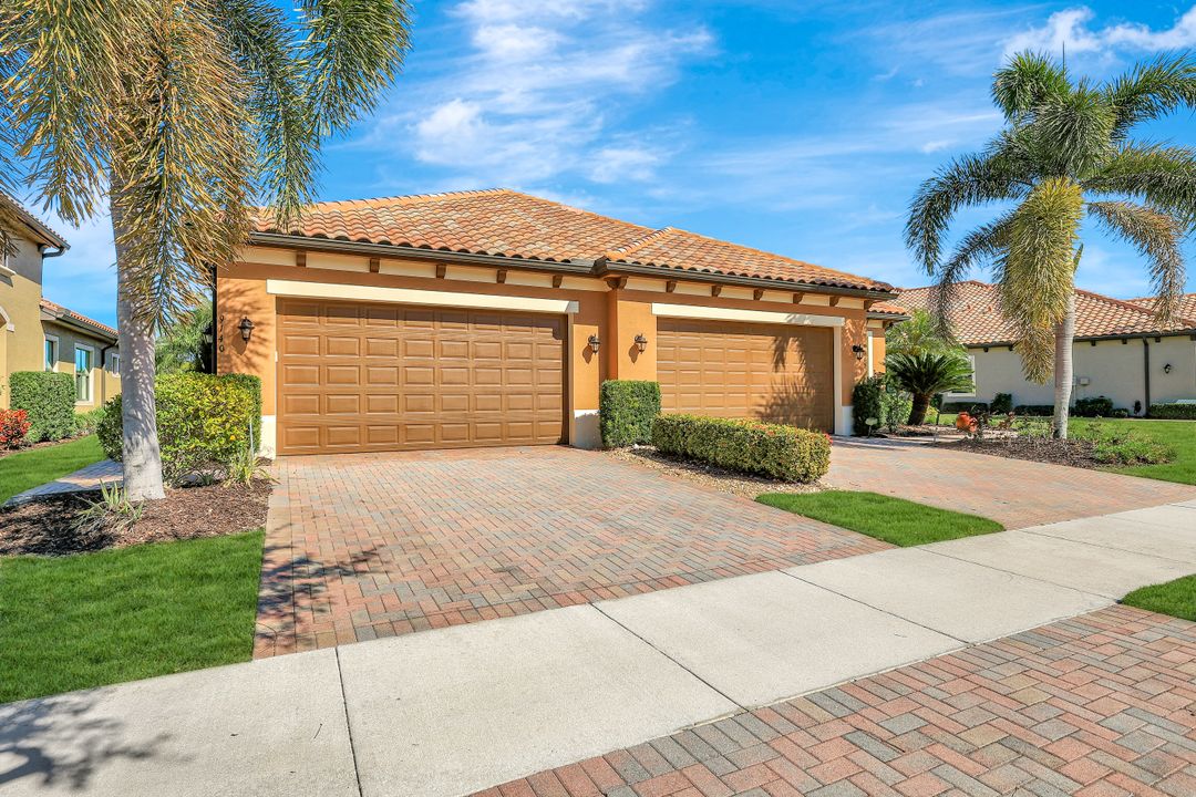 9142 Isla Bella Cir, Bonita Springs, FL 34135