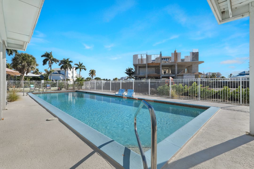 100 Tarpon Rd, Fort Myers Beach, FL 33931