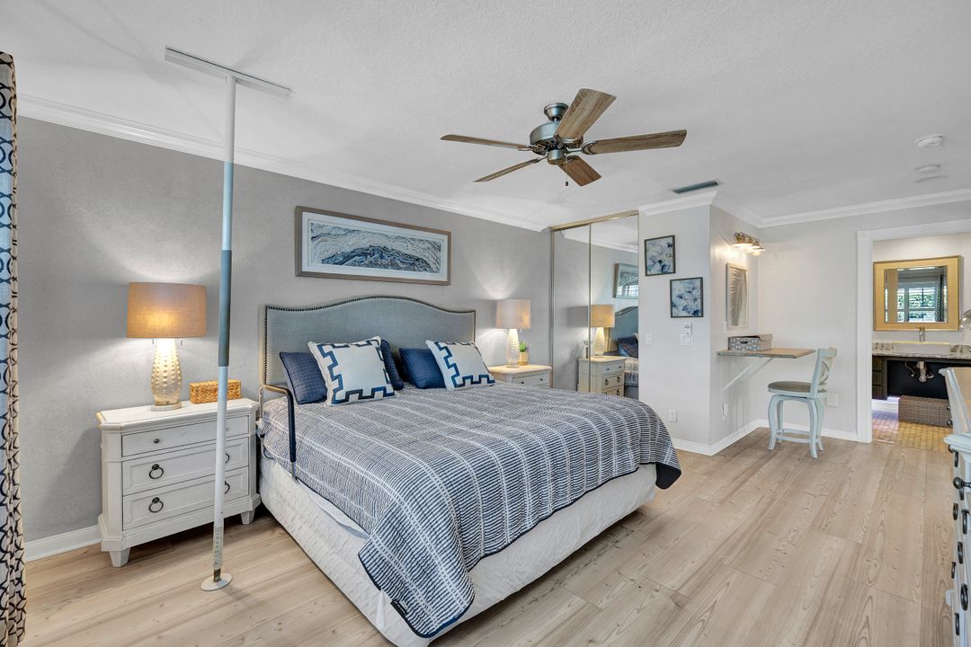5011 Kingston Way, Naples, FL 34119
