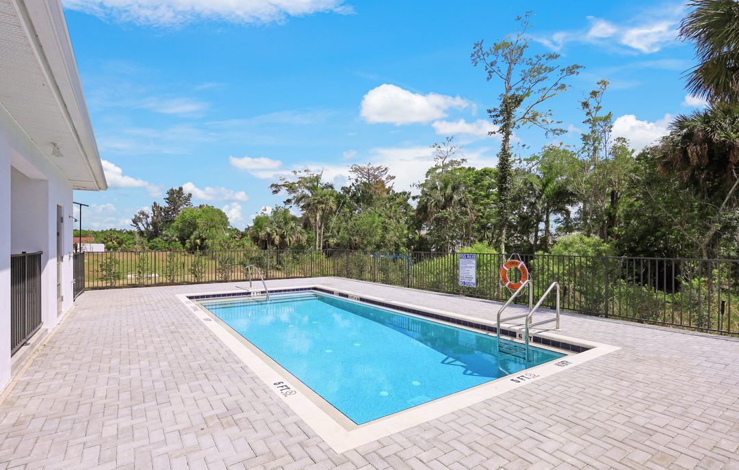 3040 Thomasson Dr, Naples, FL 34112