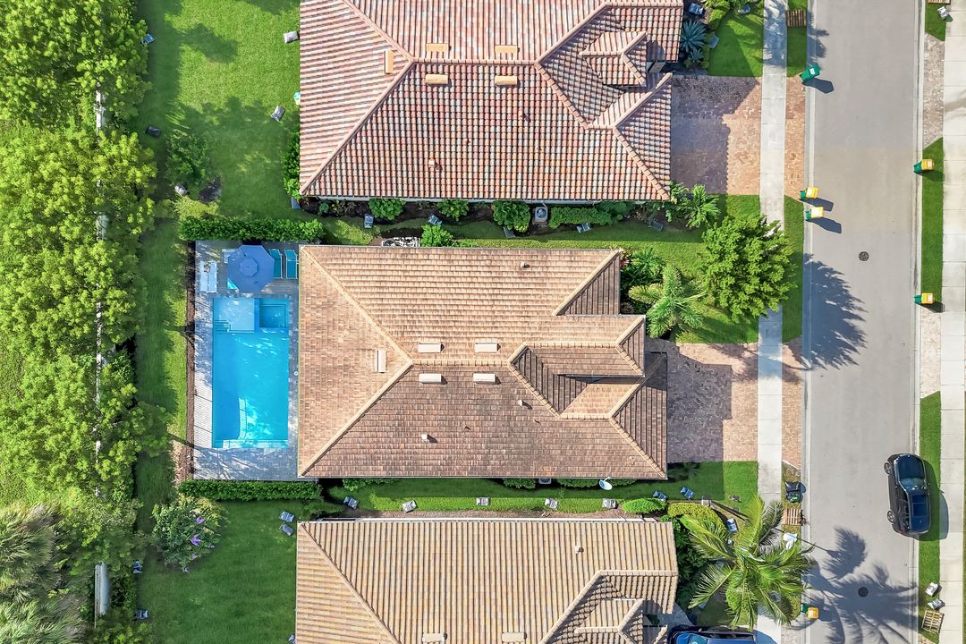 9445 Glenforest Dr, Naples, FL 34120