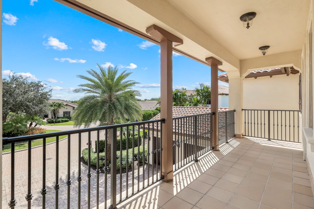 2351 Traditions Ct, Naples, FL 34105