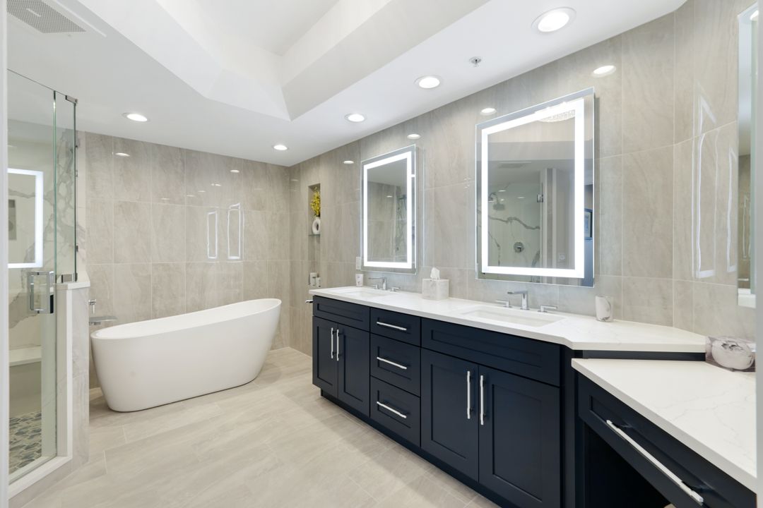 1060 Borghese Ln #902, Naples, FL 34114