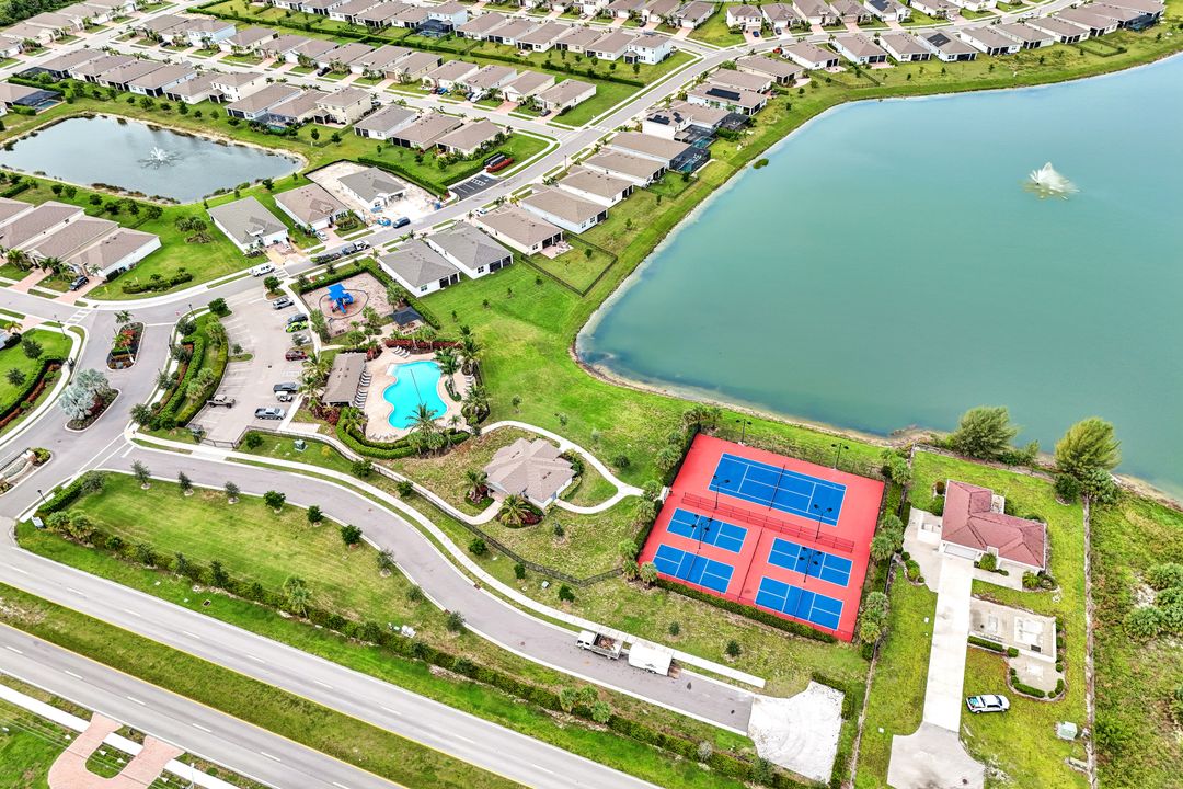 447 Spg Hl Lk Lp, Cape Coral, FL 33993