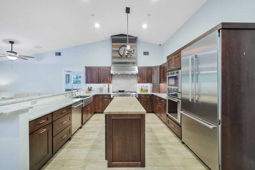 6036 Cedar Tree Ln, Naples, FL 34116