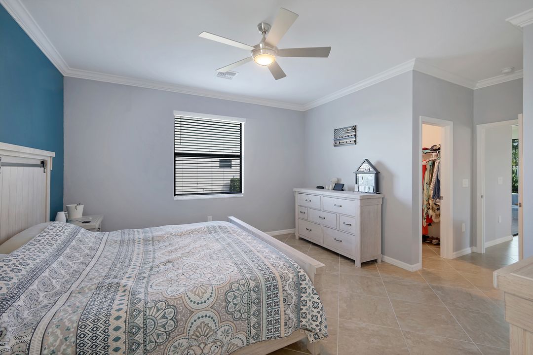 9386 Foxglove Ln, Naples, FL 34120