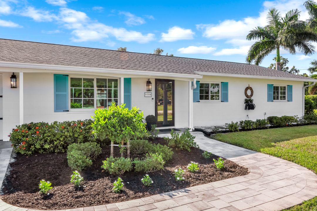 1086 N Town and River Dr, Fort Myers, FL 33919
