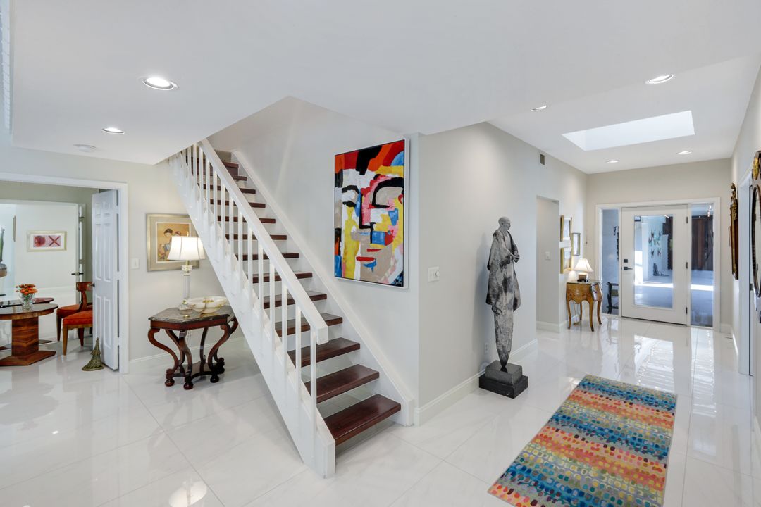 370 Edgemere Way N, Naples, FL 34105