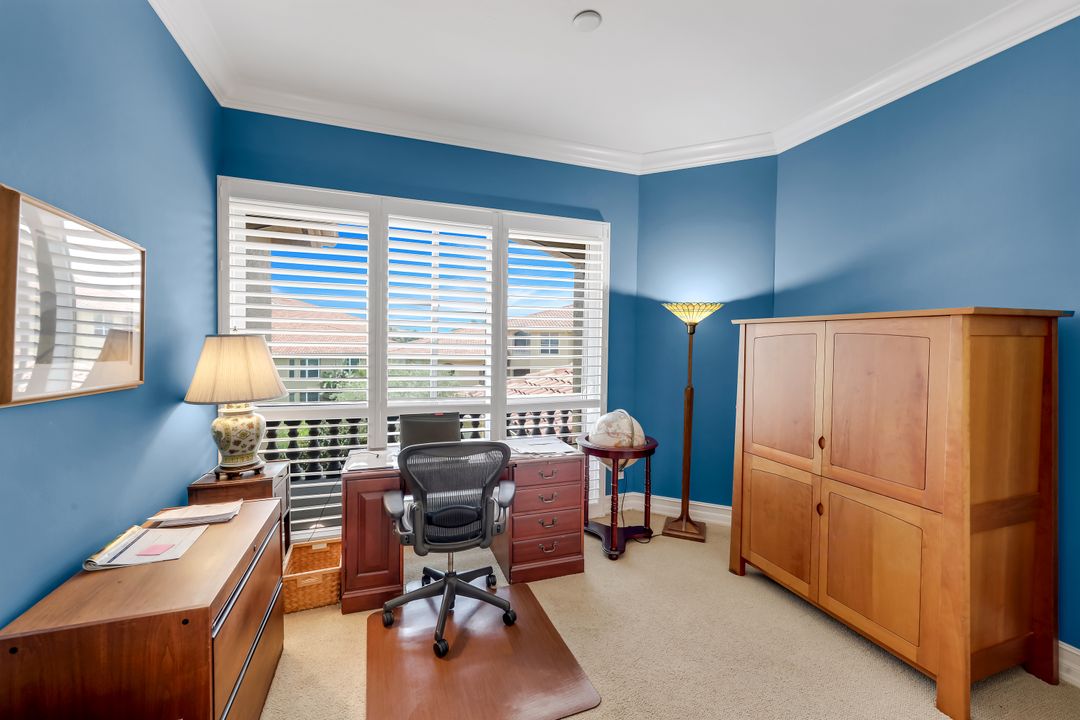 1895 Les Chateaux Blvd #302, Naples, FL 34109