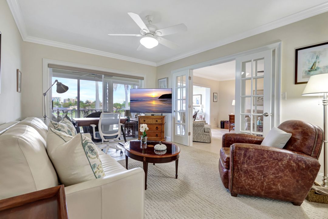 383 Harbour Dr #304, Naples, FL 34103