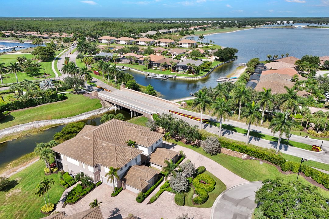 8723 Coastline Ct #202, Naples, FL 34120
