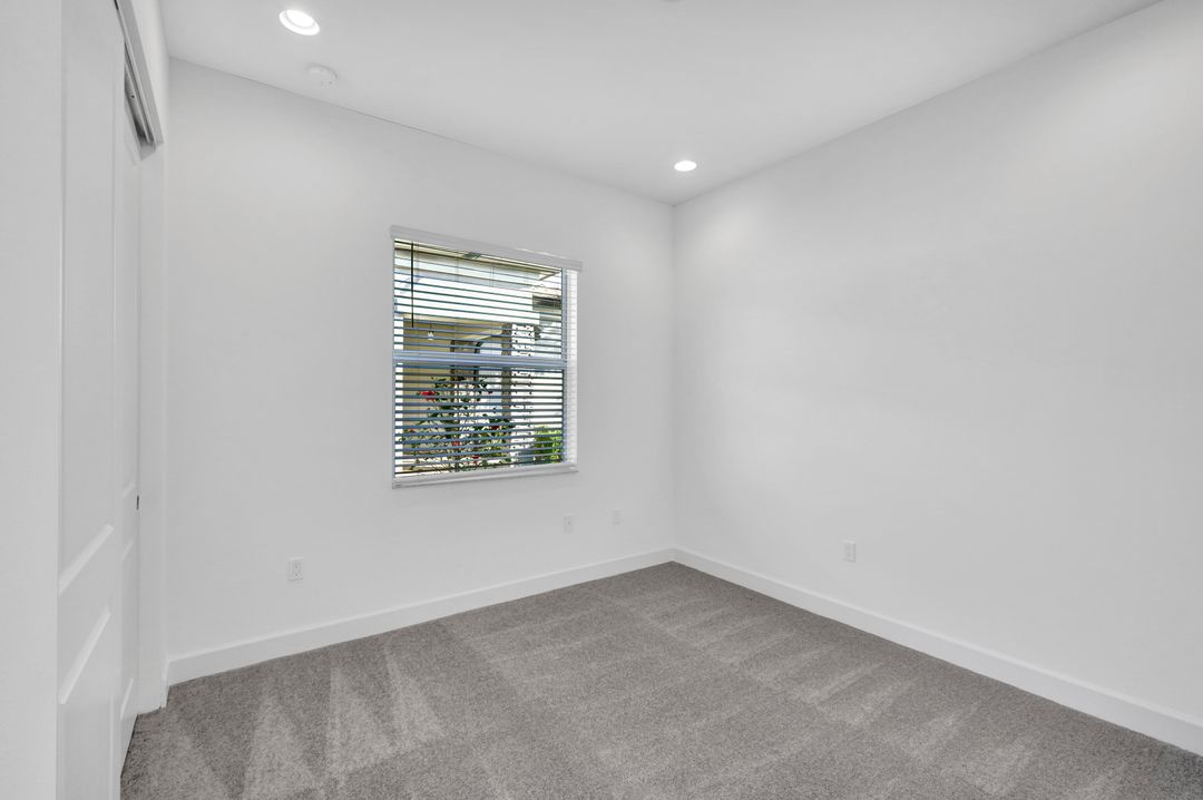 11809 Drake Ln, Naples, FL 34120