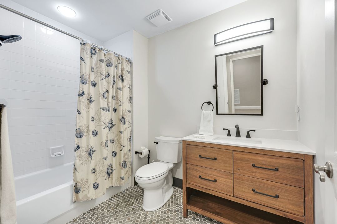 470 Launch Cir #403, Naples, FL 34108