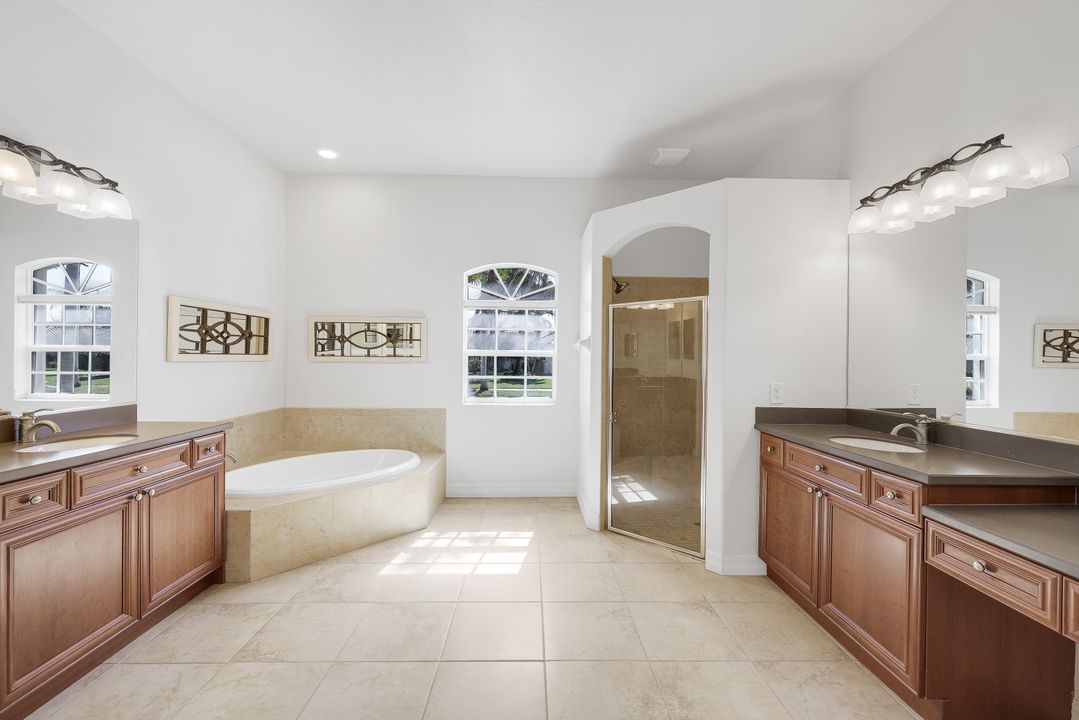 1817 Lagoon Ln, Cape Coral, FL 33914