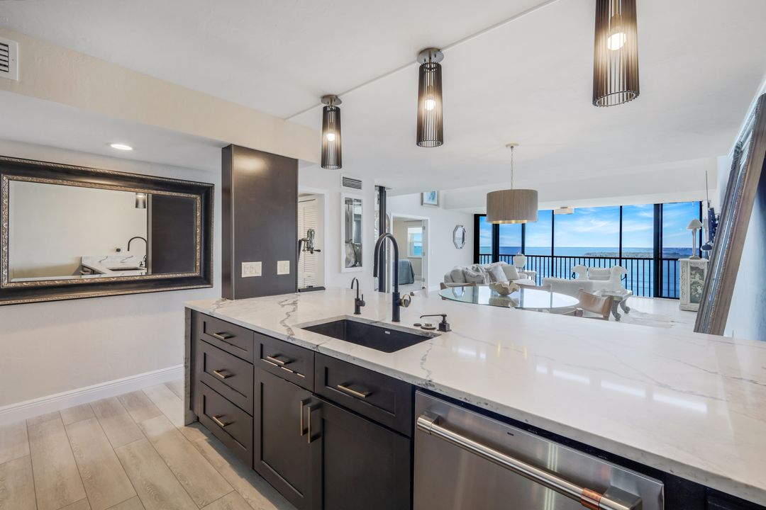 17080 Harbour Pointe Dr #12B, Fort Myers, FL 33908