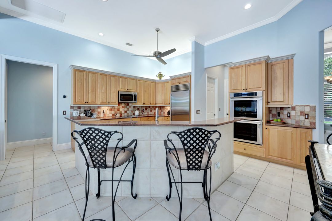 9833 Clear Lake Cir, Naples, FL 34109