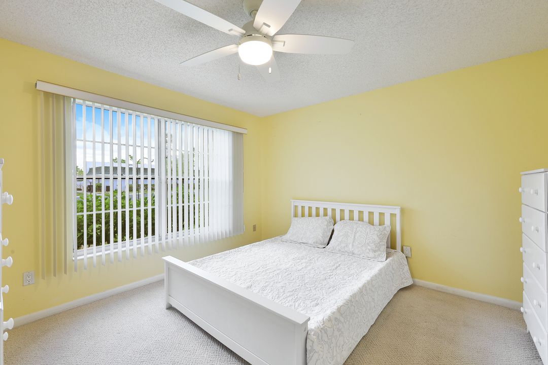 6825 Bogey Dr, Fort Myers, FL 33919