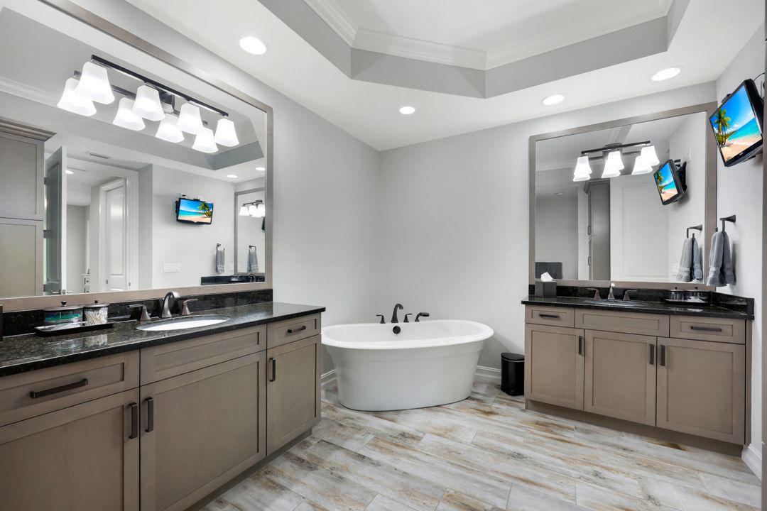 7801 Hawthorne Dr #2701, Naples, FL 34113