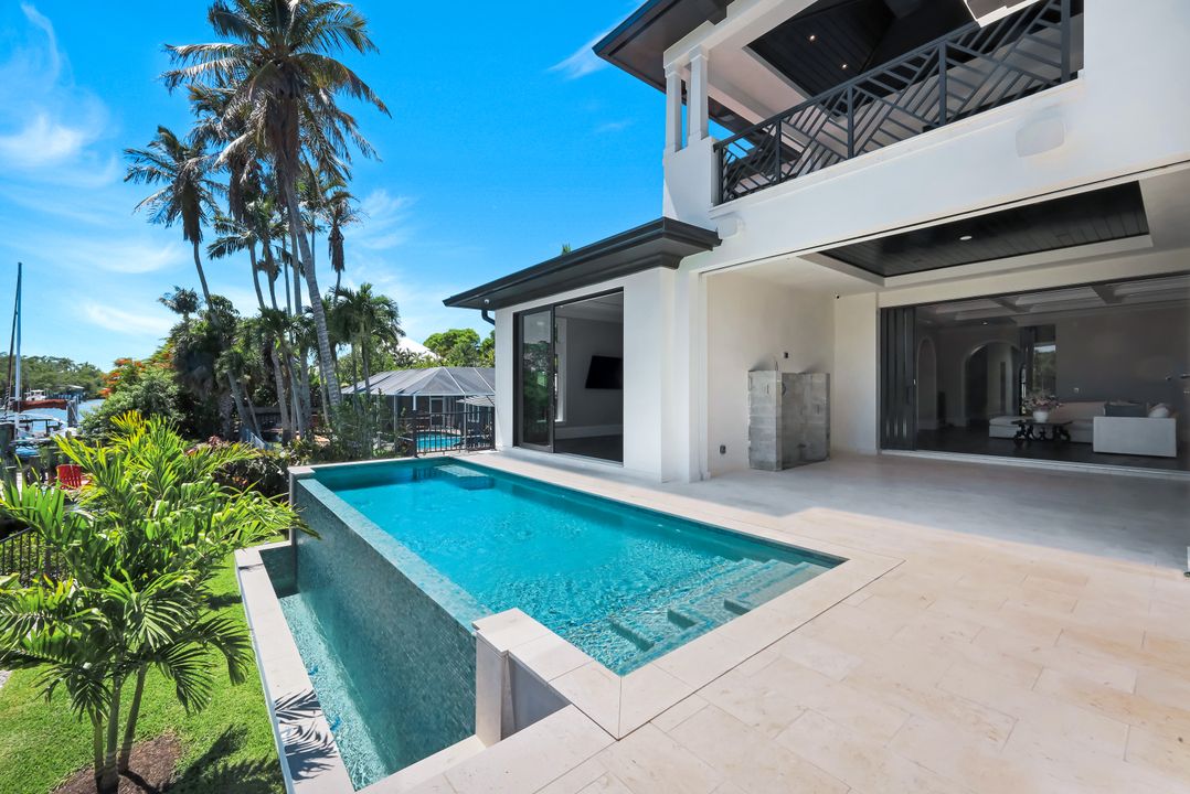 1690 Chesapeake Ave, Naples, FL 34102