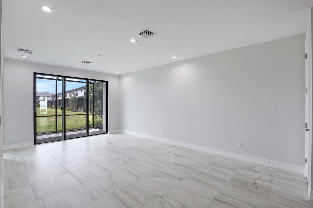 7473 Rockefeller Dr, Naples, FL 34119