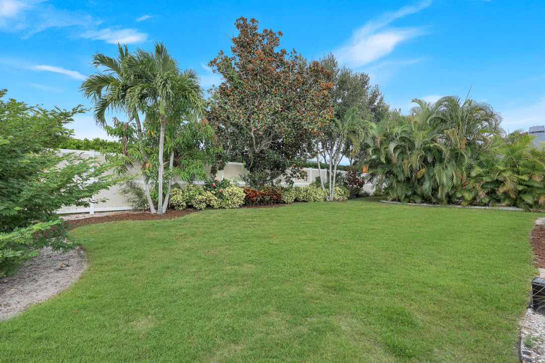10951 Fieldfair Dr, Naples, FL 34119