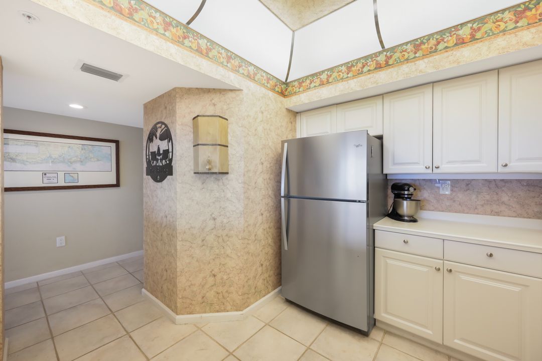 21 Bluebill Ave  #B-1102, Naples, FL 34108