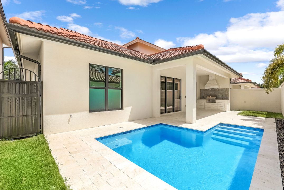 7972 Cordoba Pl, Naples, FL 34113