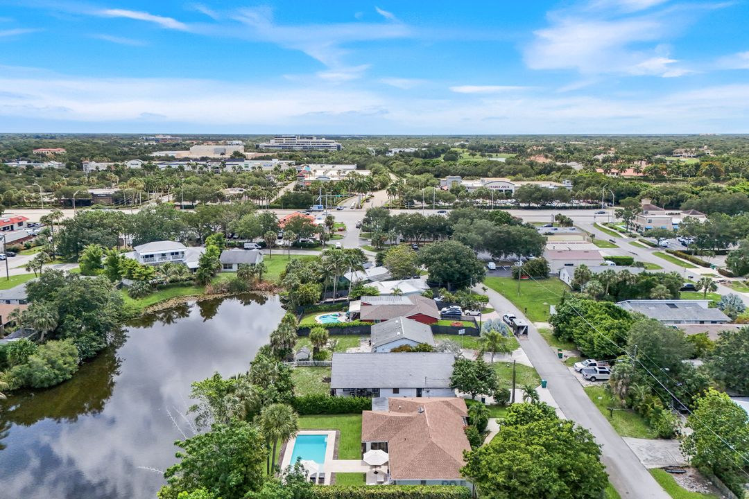 841 107th Ave N, Naples, FL 34108