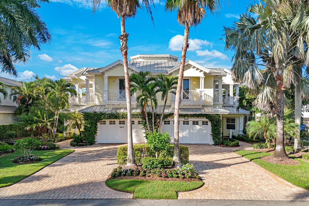 699 Fairway Terrace, Naples, FL 34103